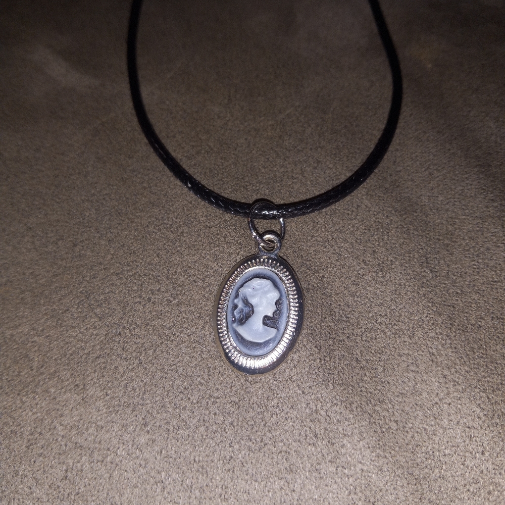 Victorian cameo lady portrait choker